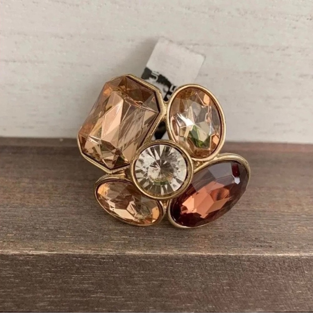Gorgeous costume ring - size 6
Banana Republic